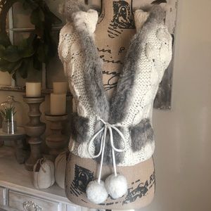 HENDI hooded sweater vest with fur trim